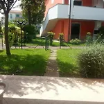 With Shared Pool For 5 Guests Μπιμπιόνε
