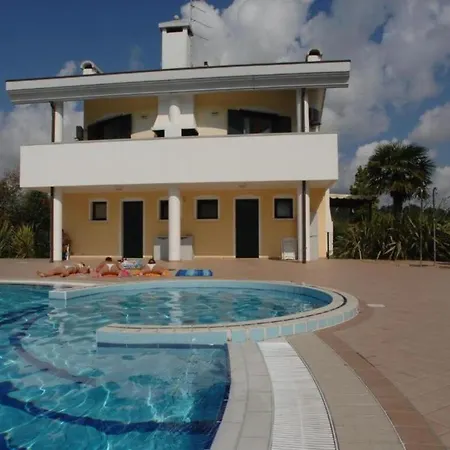 Apartman With Shared Pool For 5 Guests