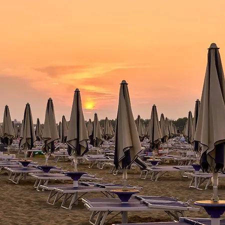 With Shared Pool For 5 Guests Apartman Bibione