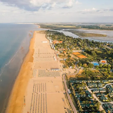 Apartman With Shared Pool For 5 Guests Bibione