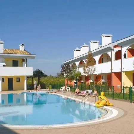 With Shared Pool For 5 Guests Lejlighed *