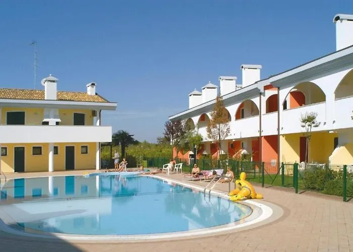 With Shared Pool For 5 Guests Апартаменты *